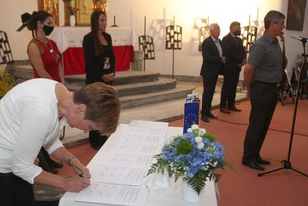 Podpis namere za digitalizacijo arhiva ljudskih pesmi Notranjske 15 FOTO LJUBO VUKELIČ